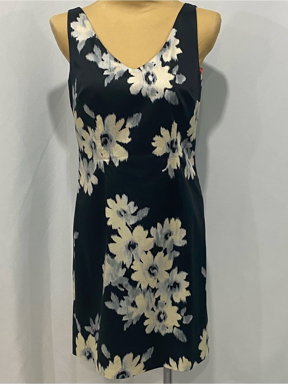 Ann Taylor LOFT Ladies 10 floral sleeveless shift dress